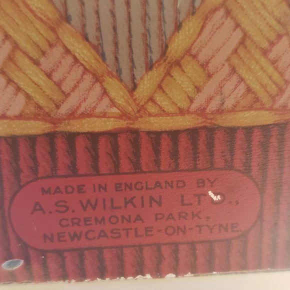 A. S. WILKIN LIMITED CREMONA "NEEDLEWORK" TIN BOX - LADY HAMILTON - TRUE VINTAGE - Picture 8 of 16